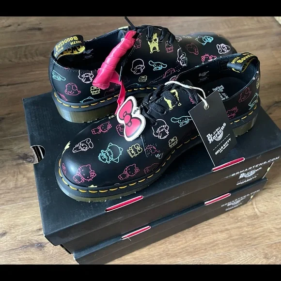 DOC MARTEN’S-NWT/Box Leather Sanrio Character Shoes - Picture 7 of 13